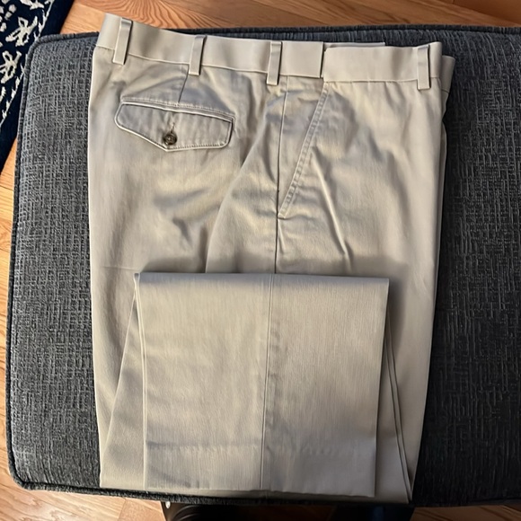 Men's LL Bean Comfort Waist Pants, 100% Cotton, Color Tan, 38x28 3/4. - Picture 3 of 10